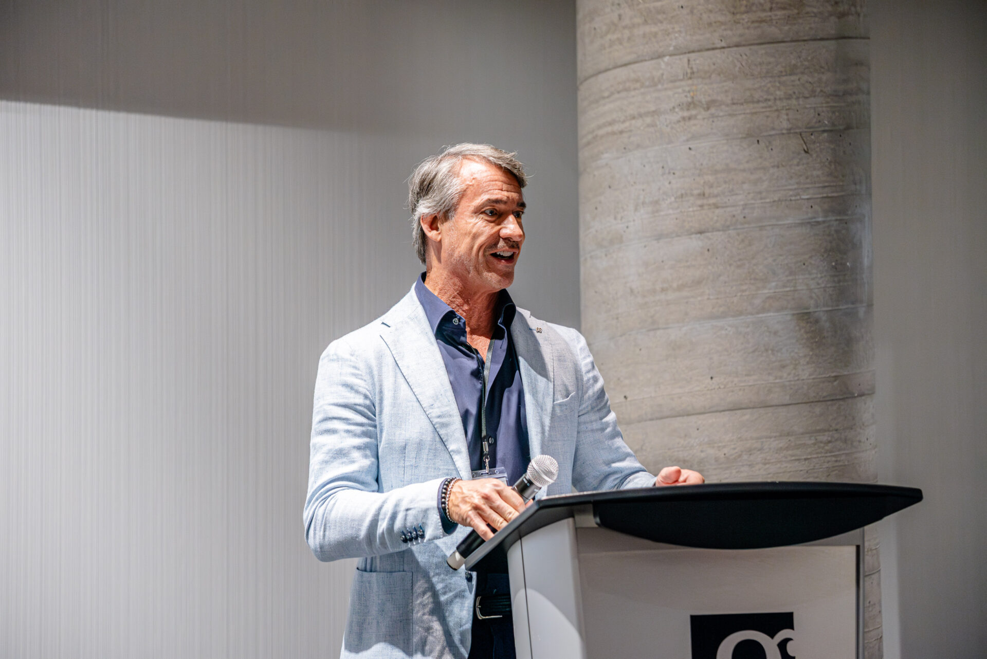 Mario Lemieux addressing the audience at the C-Suite Marketing Summit.